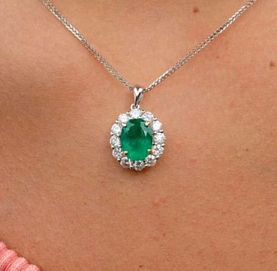 Pendente in oro 18 kt con smeraldo e diamanti ,-30% di sconto