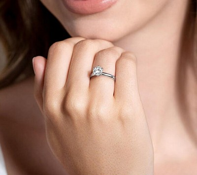 Solirario  in oro 18 kt con  diamante,-30% di sconto