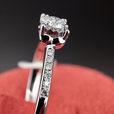 -30% di sconto,solitario in oro 18 kt con diamanti