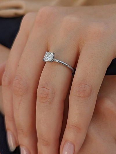 Solitario in oro 18kt con diamante,-30% di sconto
