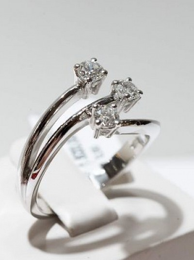 Anello trilogy in oro 18 kt con diamanti,-30% di sconto